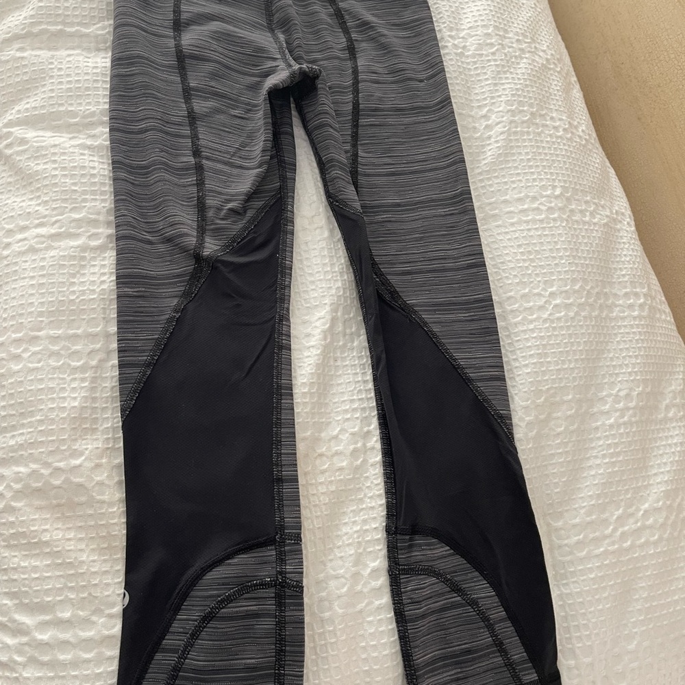 ⅞ lululemon leggings black and grey design pattern